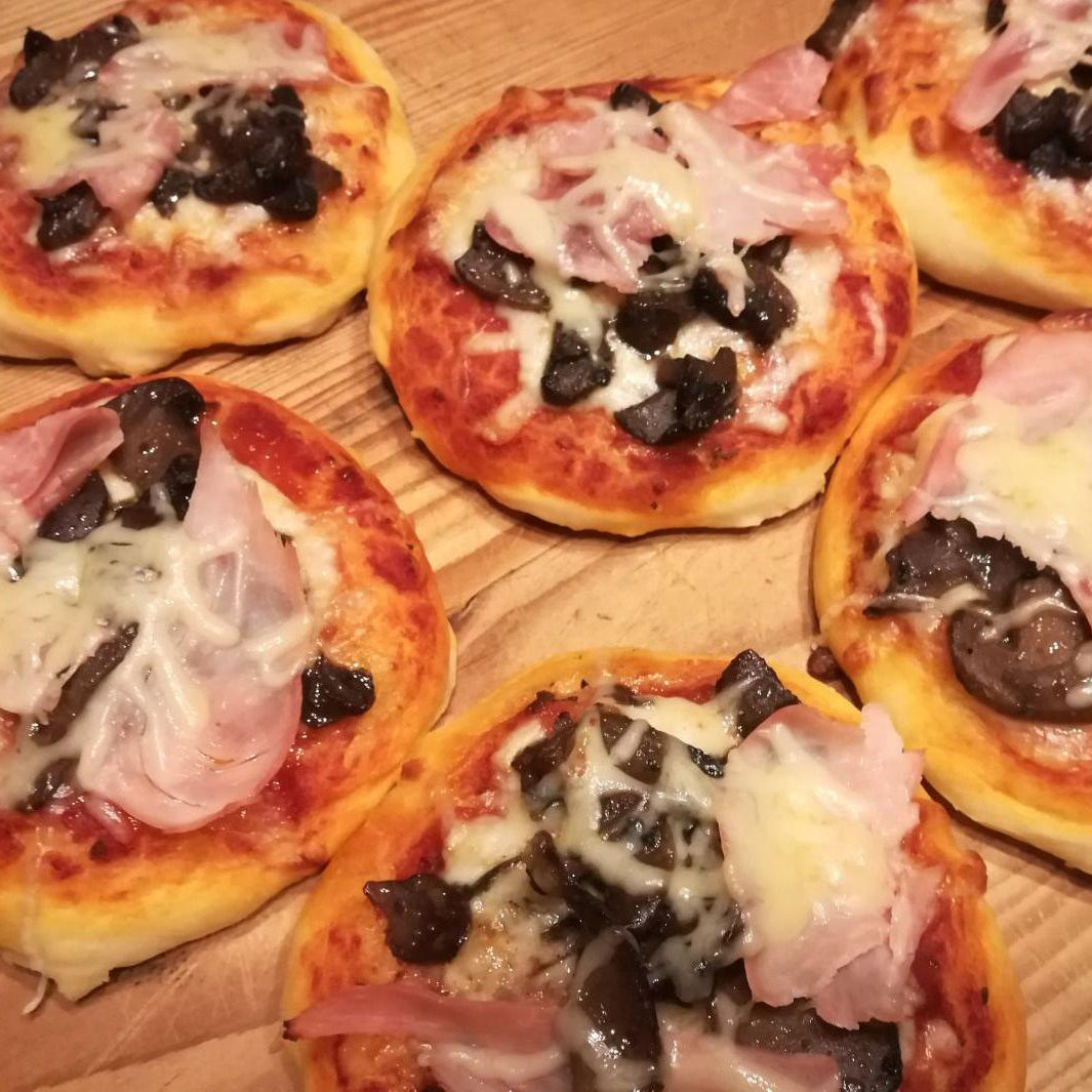 Traditional Pizza for Aperitif ' La Gastronomica Dolceterra'