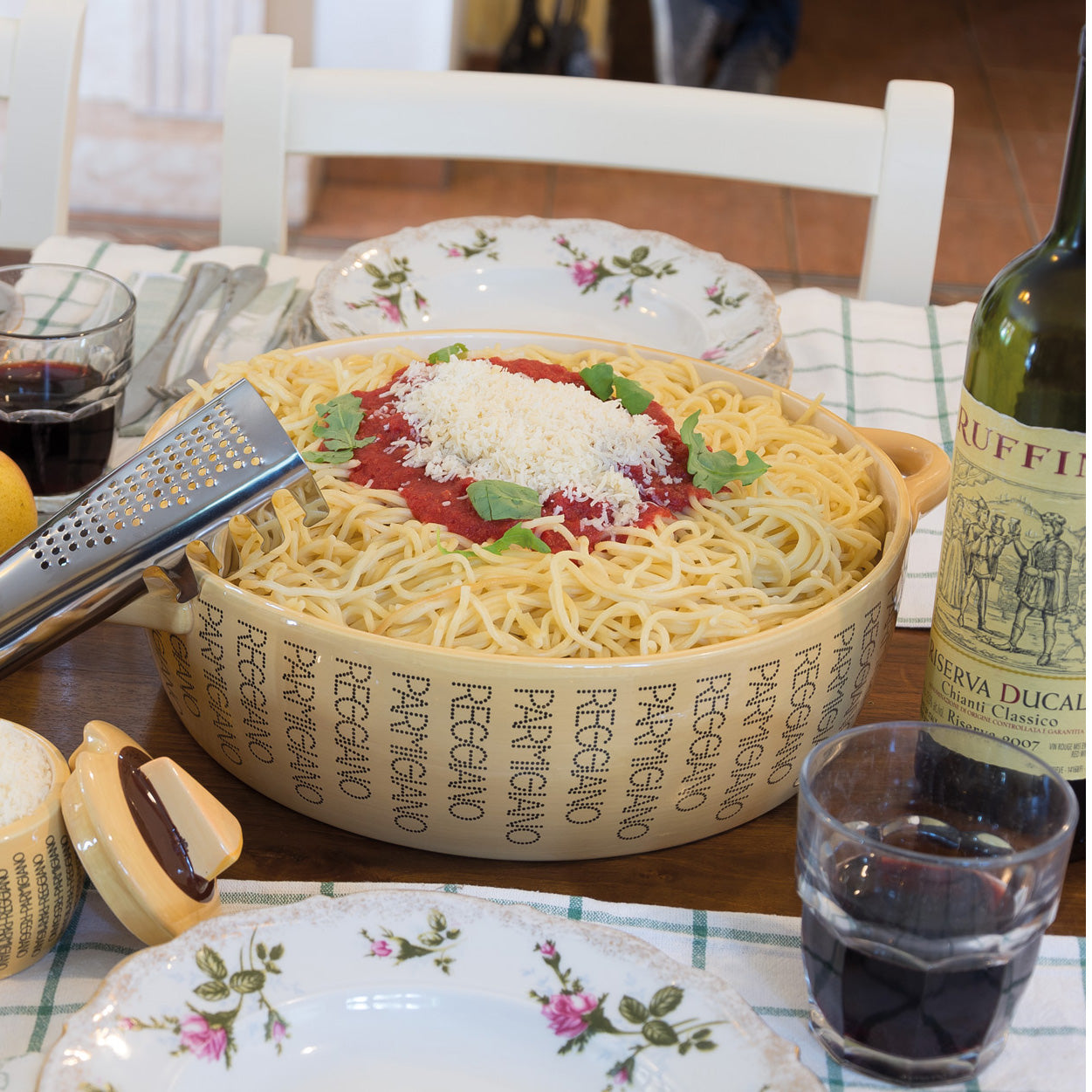 Ceramic spaghetti bowl 'Parmigiano Reggiano'