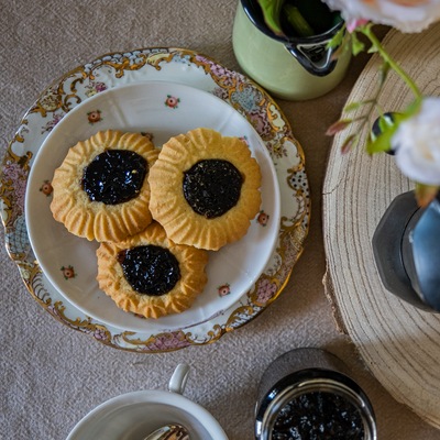 BISCUITS À LA CONFITURE DE PRUNES - DOLCE AVEJA 